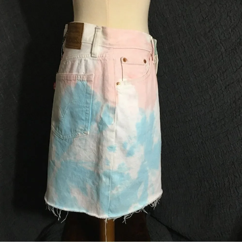 Levi’s NWT High-rise Deconstructed Skirt Size 29
